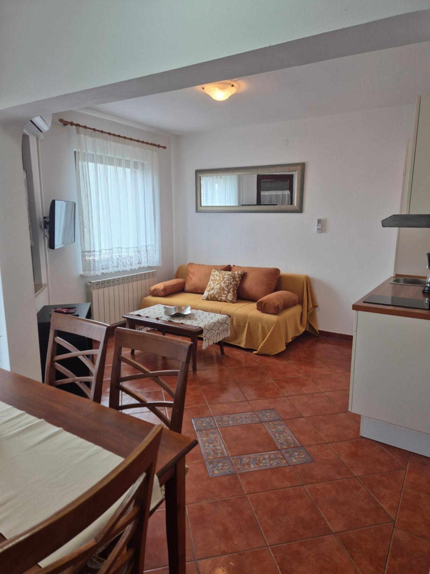 Apartments Antolovic فيرسار المظهر الخارجي الصورة
